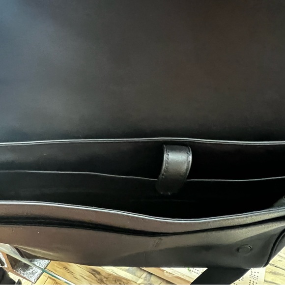 *****SOLD********Coach messaged/laptop bag never used - Picture 6 of 9